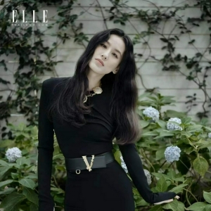 黄圣依登《ELLE》泰国版封面 典雅矜贵尽显静谧氛围感