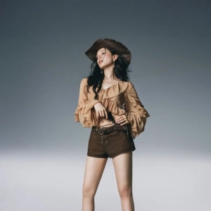 这个秋天的时尚单品,居然是脚上“皱巴巴”的靴子?